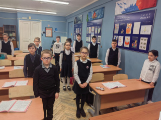 18 января в школе № 2 проходила радиолинейка, посвящённая одной из самых значимых дат в истории — годовщине прорыва блокады Ленинграда.