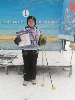 На Морской набережной 11.02.2023 прошёл районный этап гонки "Лыжня России-2023", организованной Центром спорта.