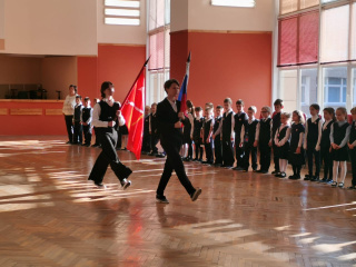 5 сентября учащиеся школы № 2 новую учебную неделю начали Церемонией поднятия Государственного флага Российской Федерации. 
