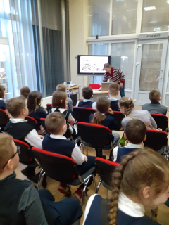 Ученики  4а класса побывали в библиотеке Чернышевского на историческом часе " Жизнь в блокадном Ленинграде"