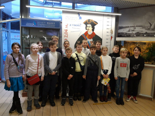 21 декабря 4 Б класс посетил выставочный комплекс "Петровская акватория".
